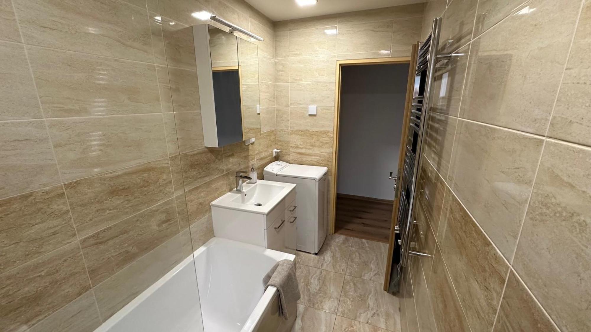 3 Room Apartment, Free Parking, Lipótszentmiklós Kültér fotó